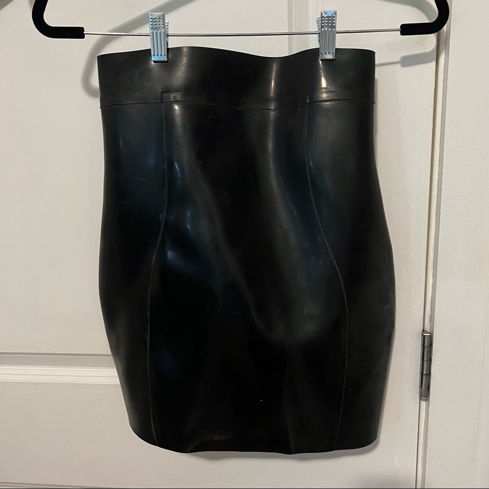 Unique high waisted pencil skirt with zipper made of rubber/latex like fabric